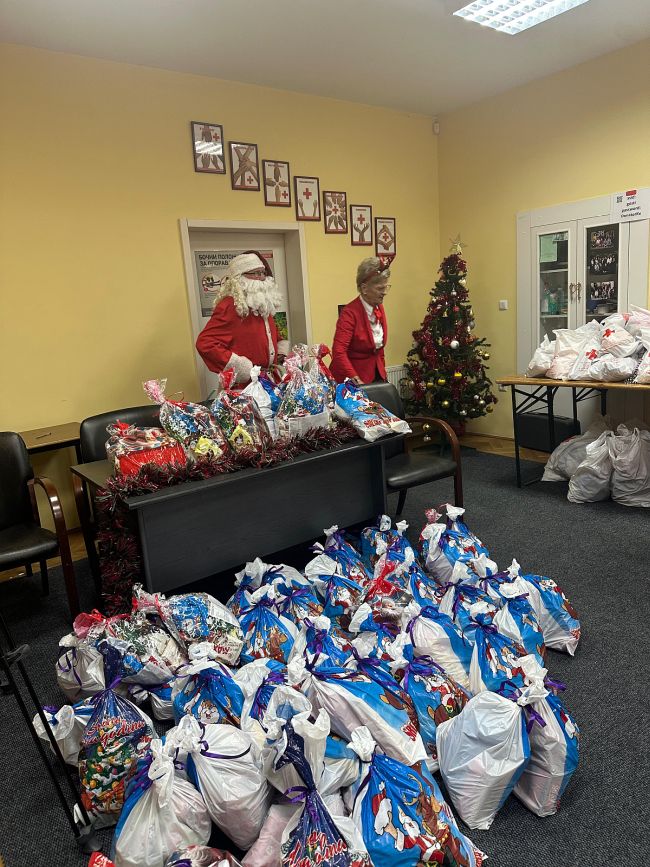 aaaTehničar poklanja paketiće 3